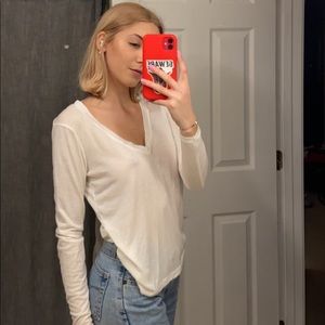 Long sleeve V neck